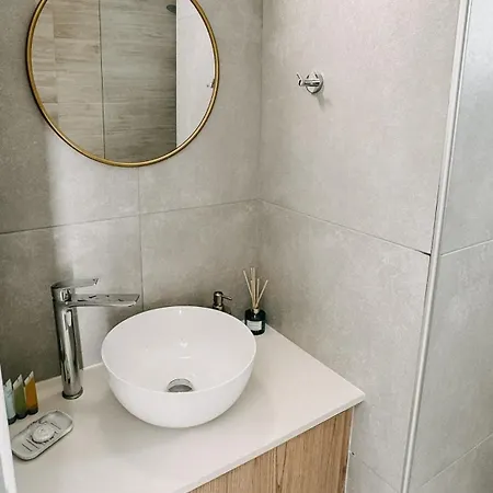 Wake Up By The Sea Flats بروتاراس