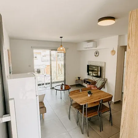 Wake Up By The Sea Flats Apartment