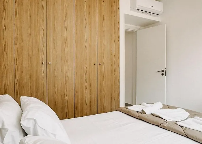 Wake Up By The Sea Beachfront Flats - *