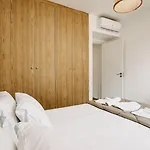 Wake Up By The Sea Beachfront Flats - *