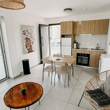 Апартаменты Wake Up By The Sea Beachfront Flats -