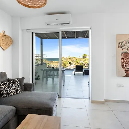 Wake Up By The Sea Beachfront Flats -