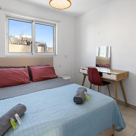 Wake Up By The Sea Beachfront Flats - شقة *