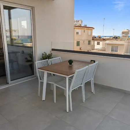 Wake Up By The Sea Beachfront Flats - بروتاراس