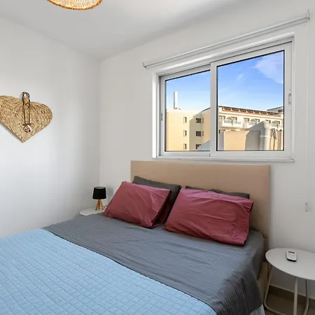 Wake Up By The Sea Beachfront Flats - *