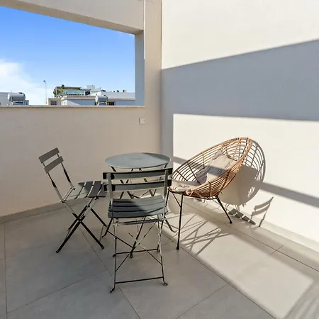 شقة Wake Up By The Sea Beachfront Flats - بروتاراس