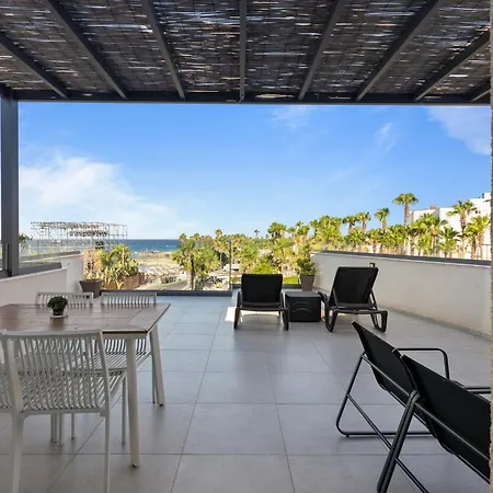 Wake Up By The Sea Beachfront Flats - *