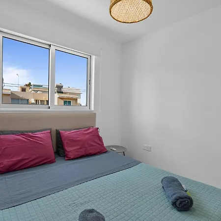 Wake Up By The Sea Beachfront Flats - شقة بروتاراس