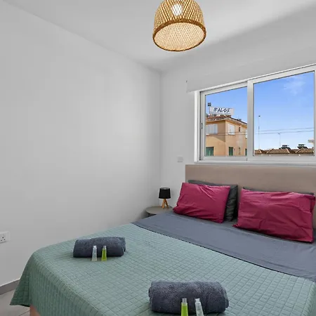 Wake Up By The Sea Beachfront Flats - شقة *