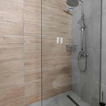 Wake Up By The Sea Beachfront Flats - *