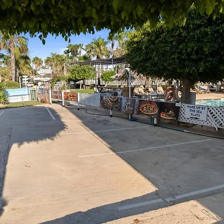 شقة Wake Up By The Sea Beachfront Flats -