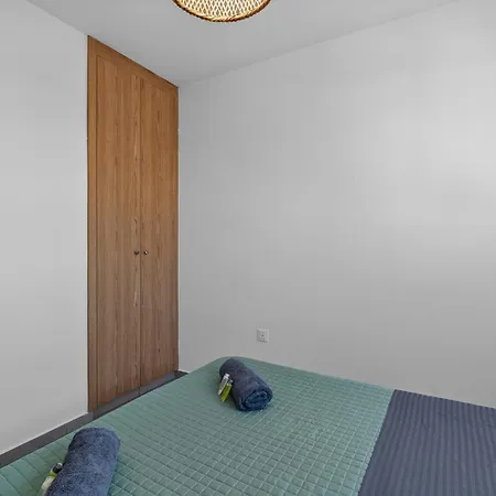 Wake Up By The Sea Beachfront Flats - شقة *