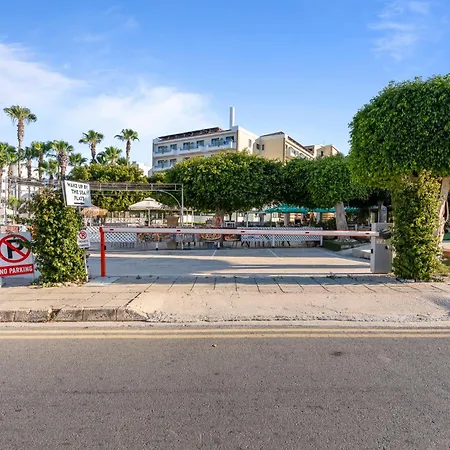 Wake Up By The Sea Beachfront Flats -