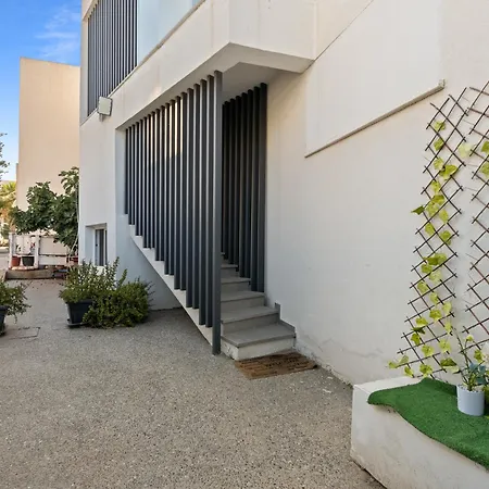 شقة Wake Up By The Sea Beachfront Flats - بروتاراس