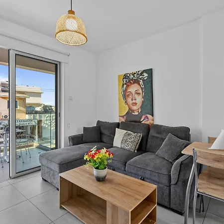Wake Up By The Sea Beachfront Flats - شقة *