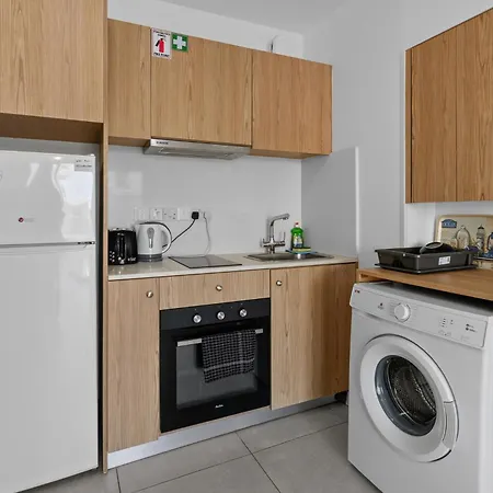 Wake Up By The Sea Beachfront Flats - شقة بروتاراس