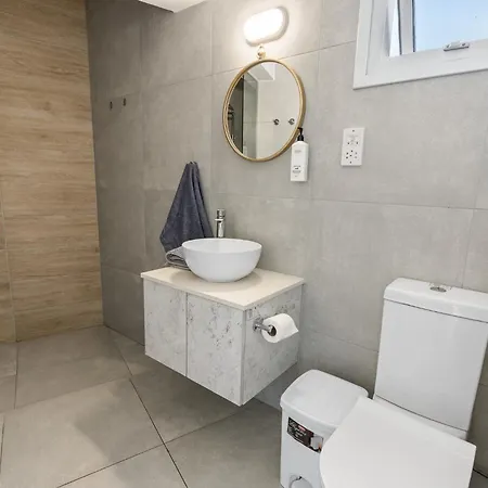 Wake Up By The Sea Beachfront Flats - *