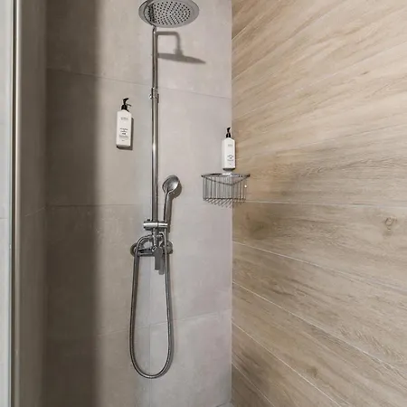 Wake Up By The Sea Beachfront Flats - بروتاراس