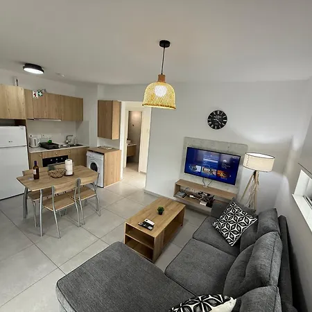 Wake Up By The Sea Beachfront Flats - Lejlighed Protaras
